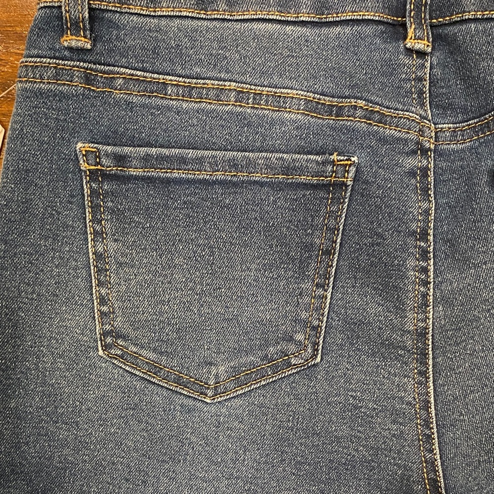 NWT Time & Tru Stretch Roll Cuff Women's Maternity Denim Shorts Size Small (4-6) - Picture 6 of 7